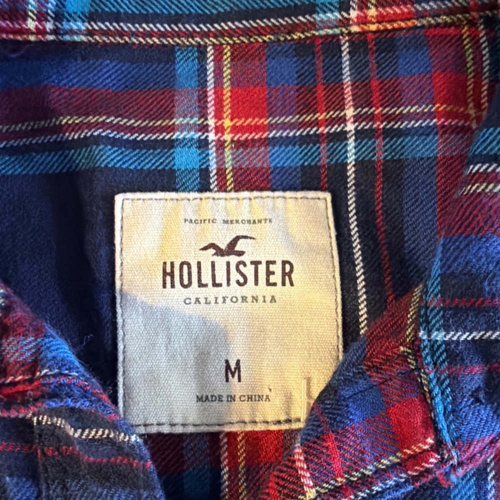Hollister Women's Plaid Flannel Shirt Size Medium Blue Red Button Front - Picture 4 of 7